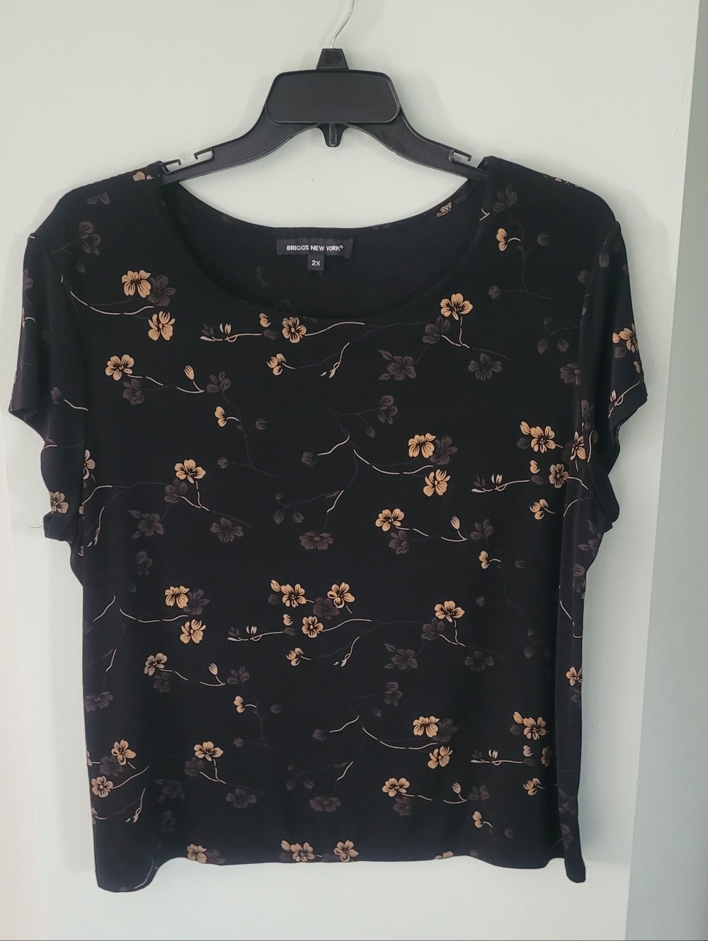 Briggs New York Black Short-Sleeve Floral Tee with Tan Blooms